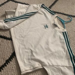 Adidas cropped crew neck sweater L